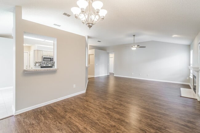 Foto del edificio - 338 Wildberry Ct