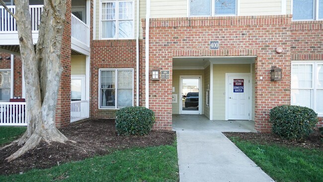 Building Photo - 426 Waterford Lake Dr