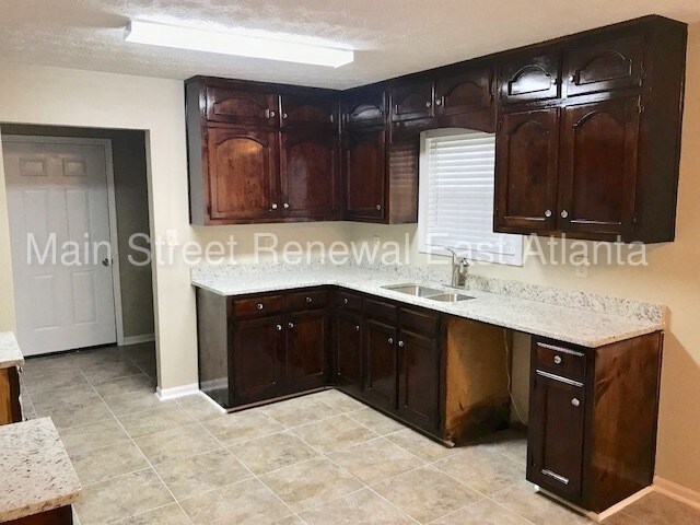 Foto del edificio - 4610 Browns Mill Lake Ct