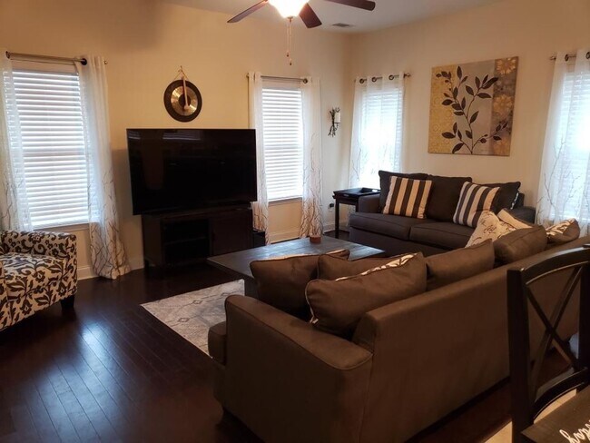 Building Photo - Beautiful 4 bed in Dunham Marsh!