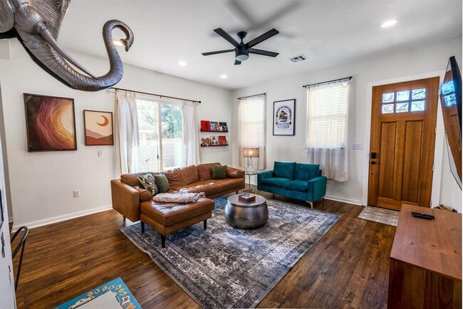 Building Photo - 7609 Bennett Ave