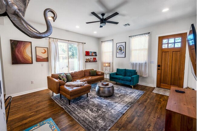 Foto del edificio - 7609 Bennett Ave