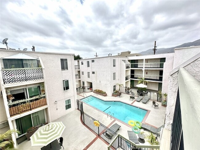 Building Photo - 409 Burchett St