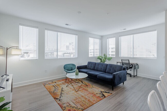 Foto del edificio - 601 E Pete Rose Wy