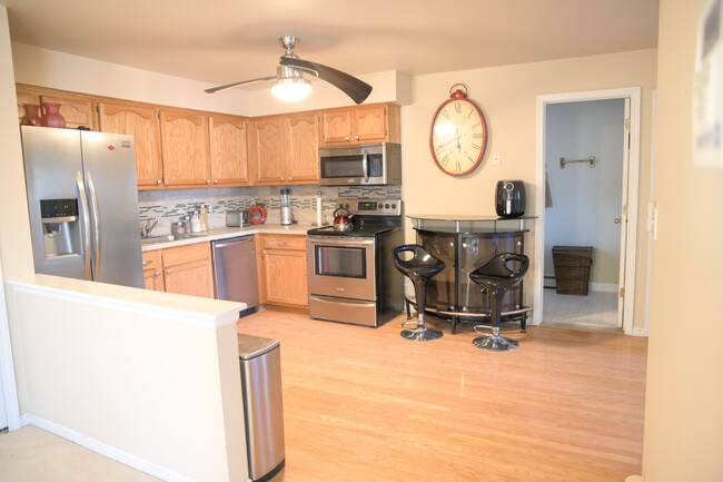 Kitchen - 38618 Meadowdale St