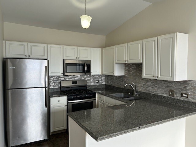 Building Photo - 1103 Stratford Ct