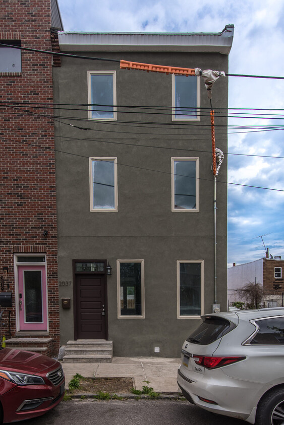 Primary Photo - 2037 N Lawrence St