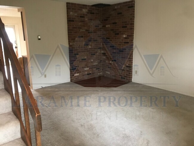 Foto del edificio - 3-Bedroom Townhome with Fenced Yard & Detached Garage