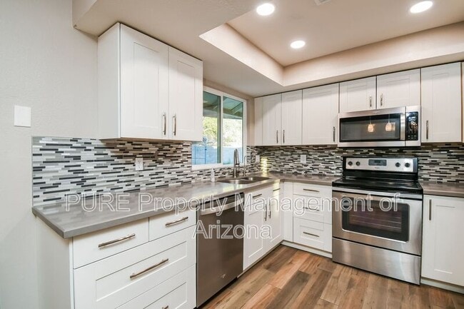 Building Photo - 1808 W Keating Ave