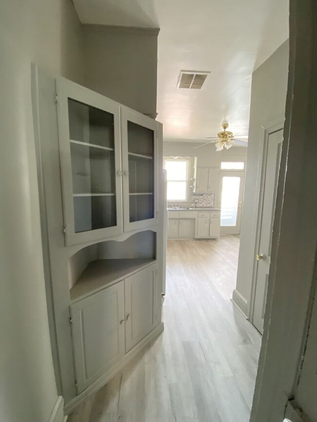 Building Photo - 3 Bedroom Duplex