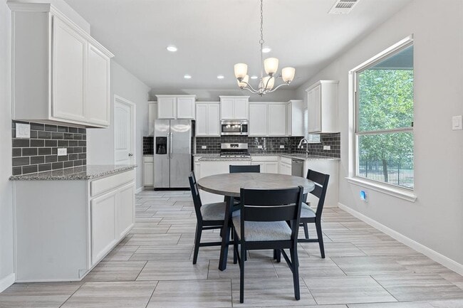 Building Photo - 307 Parkside Dr