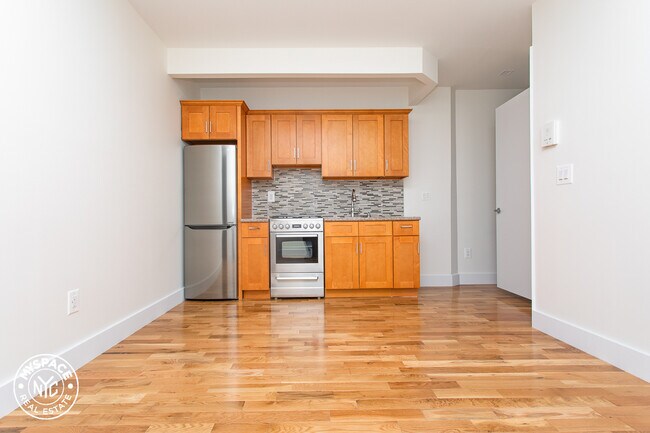 Foto del edificio - 722 Jefferson Ave