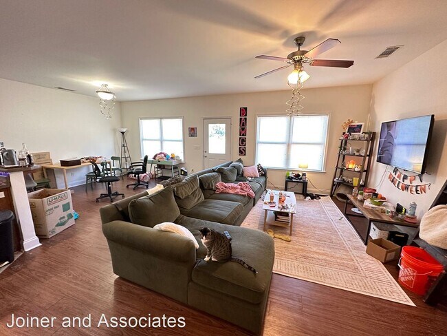 Building Photo - 4 br, 3 bath House - 305 Conrad Drive
