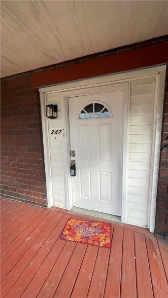 Foto del edificio - 247 Cedar Ave