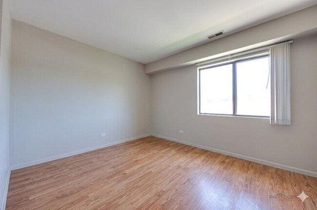 Foto del edificio - 21W 581 North Ave