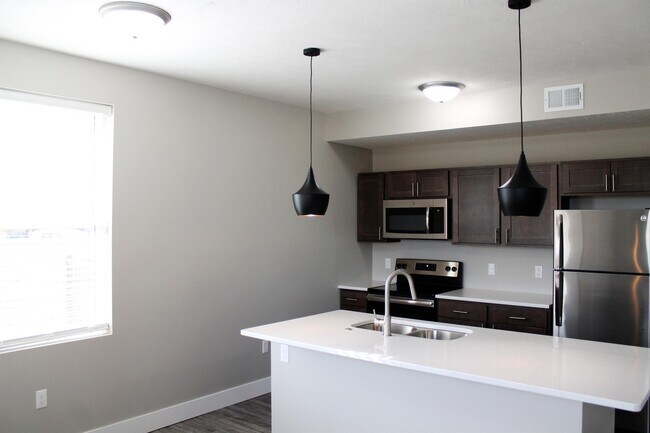 Building Photo - 1007 Sunrise Dr