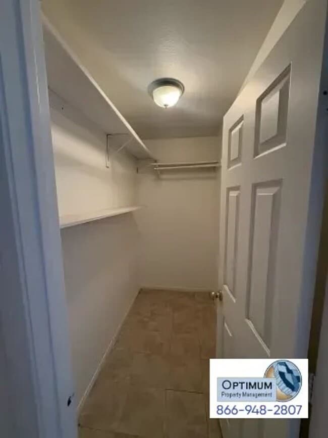 Building Photo - Chesnut St - Duplex