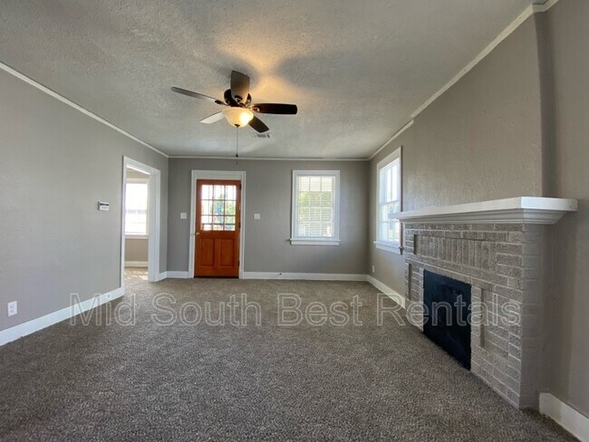 Foto del edificio - 298 Edsel Ave