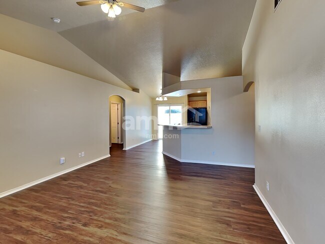 Building Photo - 2296 W Willow Pointe Avenue