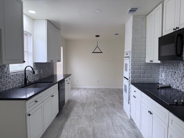 Building Photo - 15123 Chasehill Dr