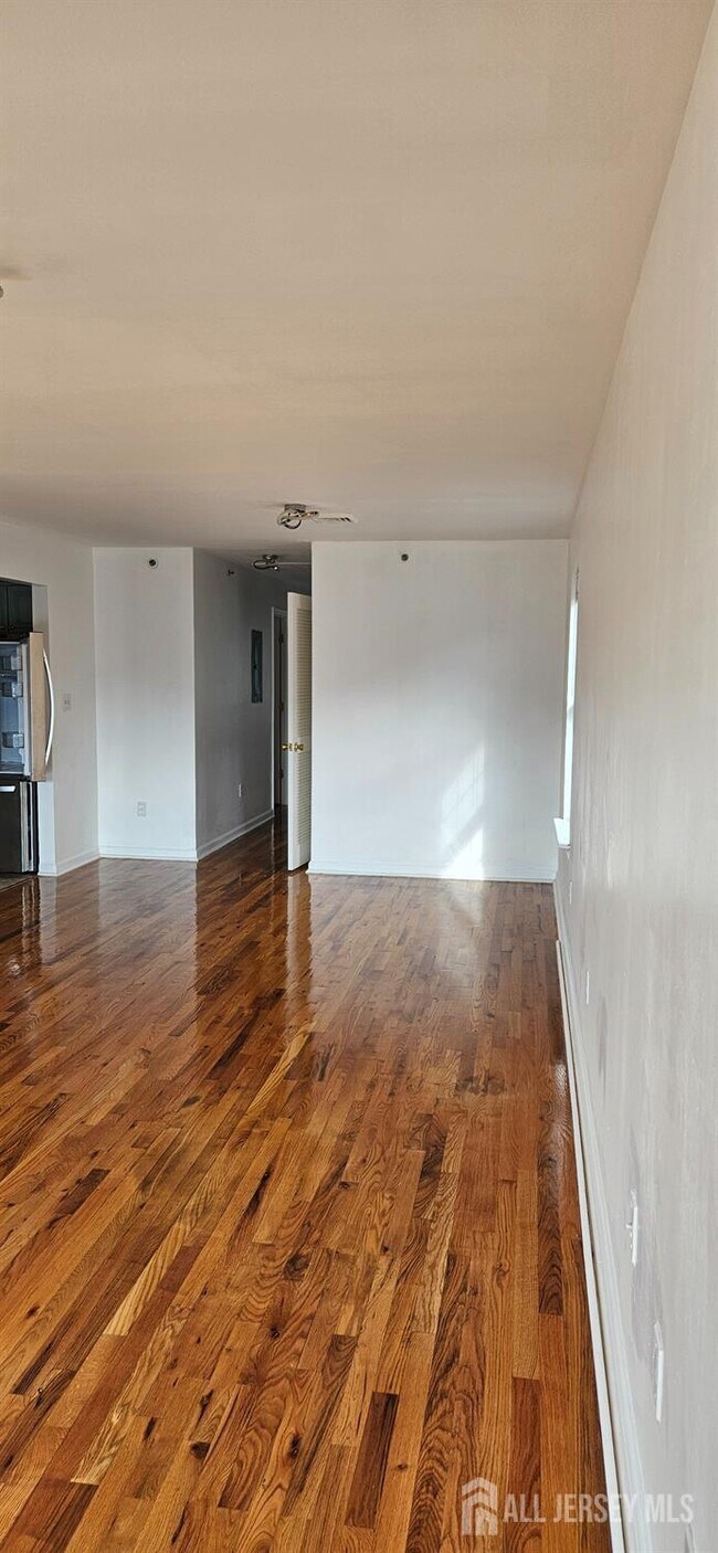 Building Photo - 655 4th St