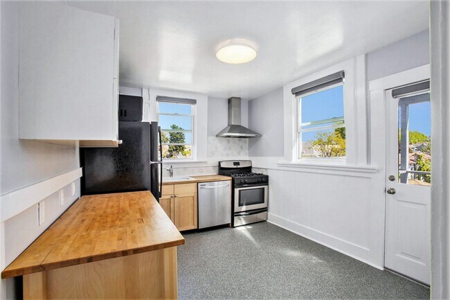 Building Photo - 1524 Morton St. #3 - 1 bedroom | 1 bath | ...