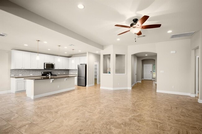 Building Photo - 1937 Little George Dr