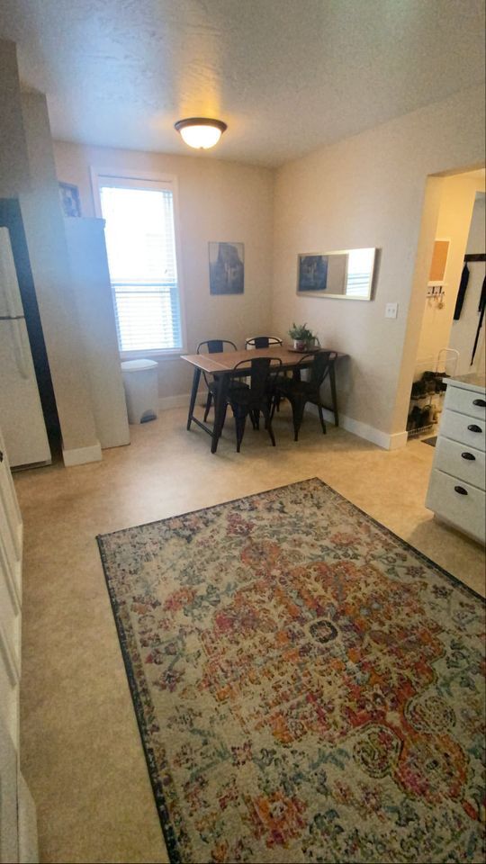 Foto del edificio - 322 W 2nd St