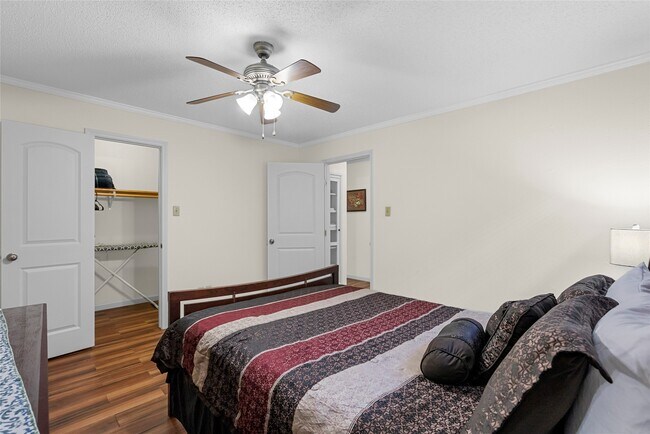 Building Photo - 4727 W Alabama St