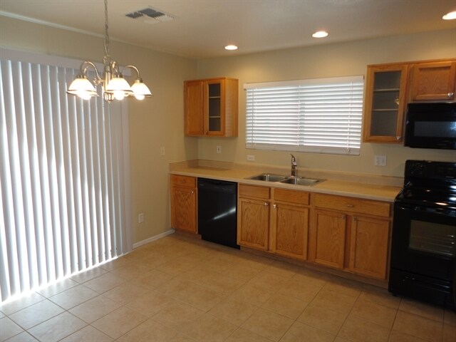 Building Photo - 2205 E 35th Ave