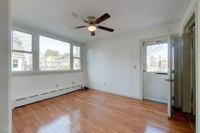 ¡Entra en la soleada sala de estar! - 372 Broadway