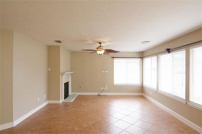 Building Photo - 10111 Farrell Dr