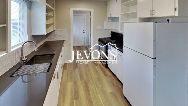 Foto del edificio - $500 Off First Month! 3BR Home w/ Washer & Dryer on Spacious 1-Acre Orchard Lot