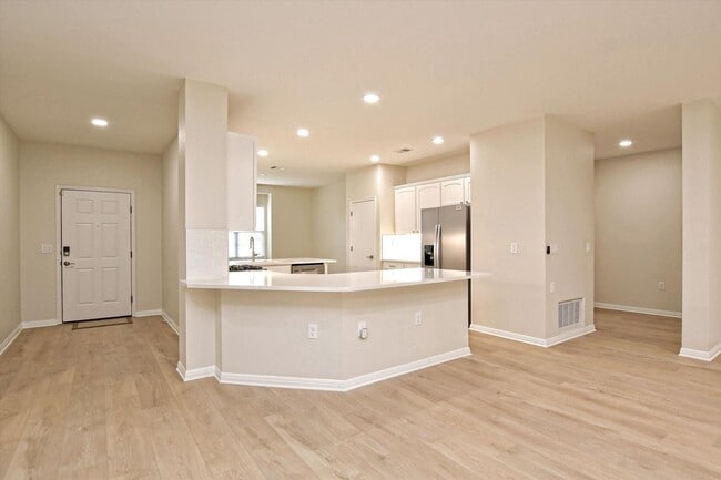 Building Photo - 405 Dawson Trail