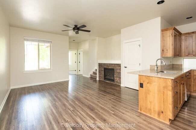 Foto del edificio - Lovely 3 bedroom, 2.5 bathroom home plus a...