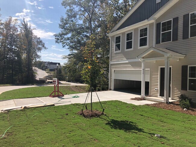 Building Photo - 812 Stolls Ln