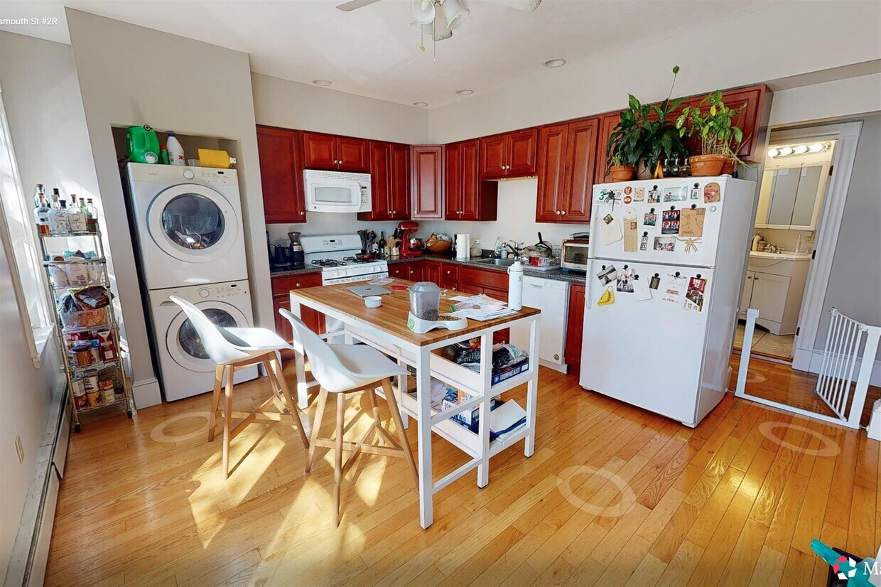 Primary Photo - 33 Portsmouth St