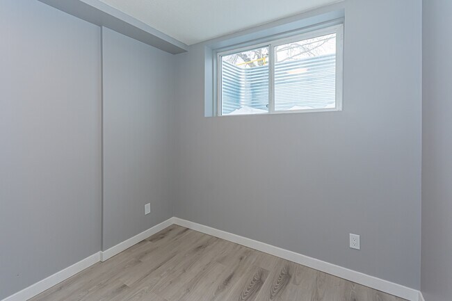 Photo du bâtiment - 11547 St Albert Trail NW