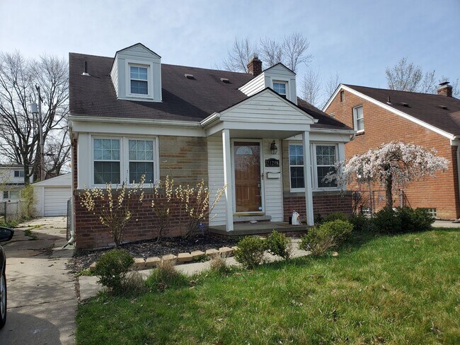 Building Photo - 21208 Country Club Dr