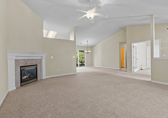 Building Photo - 3-bedroom, 2-bathroom home located in the ...
