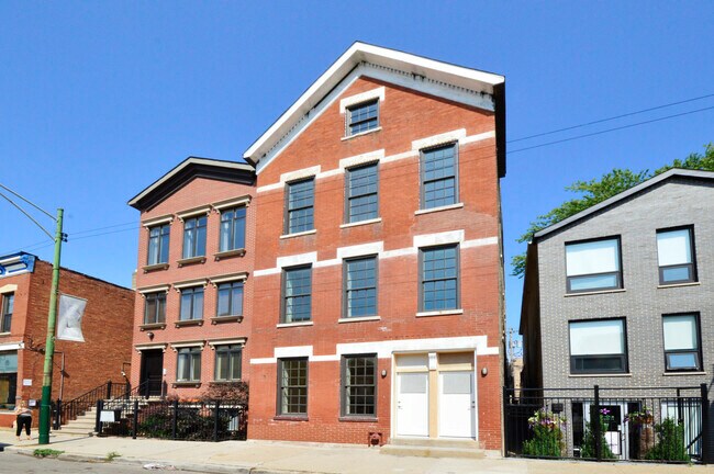 Foto del edificio - 2235 N Clybourn Ave