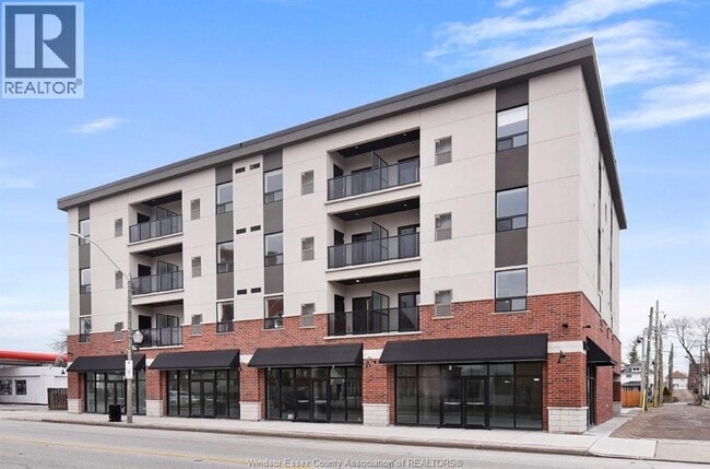 Building Photo - 840 Wyandotte St E