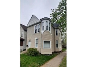 Building Photo - 1199 Burr St N