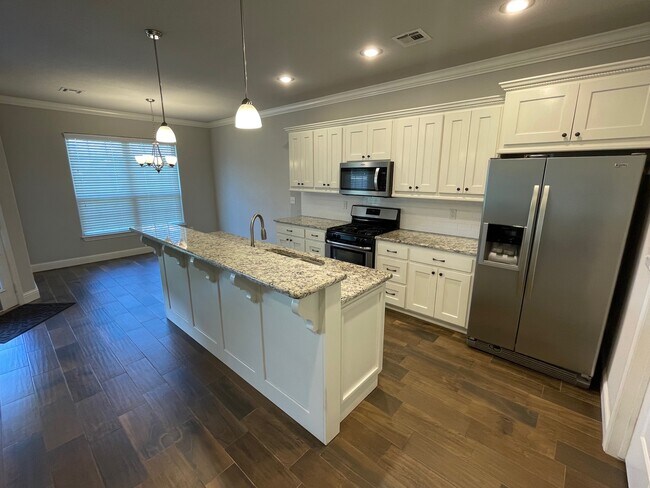Building Photo - 730 Saddlehorn Dr