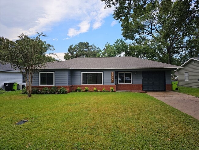 Building Photo - 1300 Lawrence St