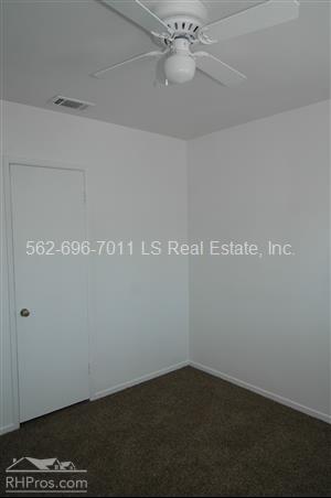 Foto del edificio - 15363 Nelson Ave