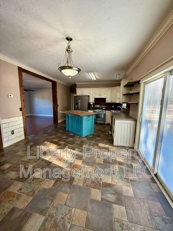 Building Photo - 143 Quail Dr