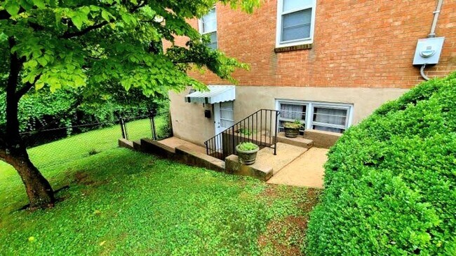Building Photo - 600 Sandusky Dr