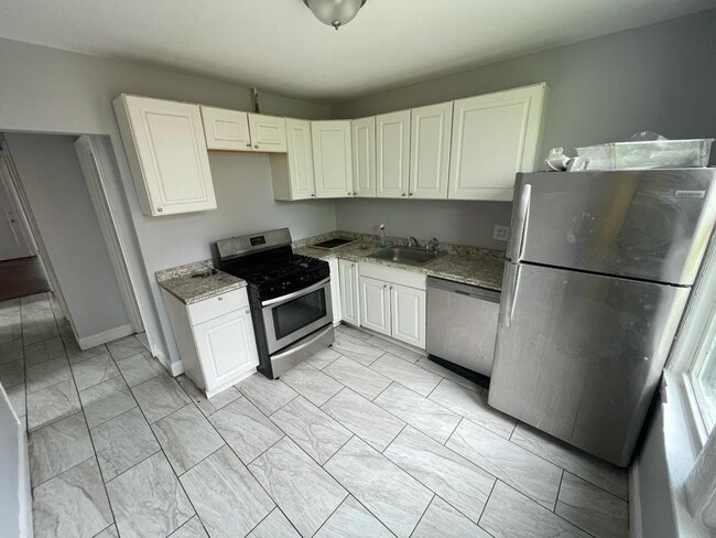 Building Photo - 143 BERGEN Ave