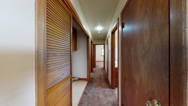 Foto del edificio - 3 Bedroom, 1.5 Bathroom House with Attached Garage